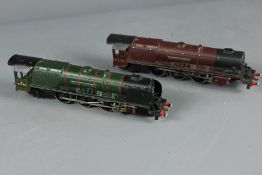 A Quantity of Vintage Meccano Hornby Dublo 00 Gauge Trains and Accessories