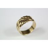 A 9ct Yellow Gold Knot Ring