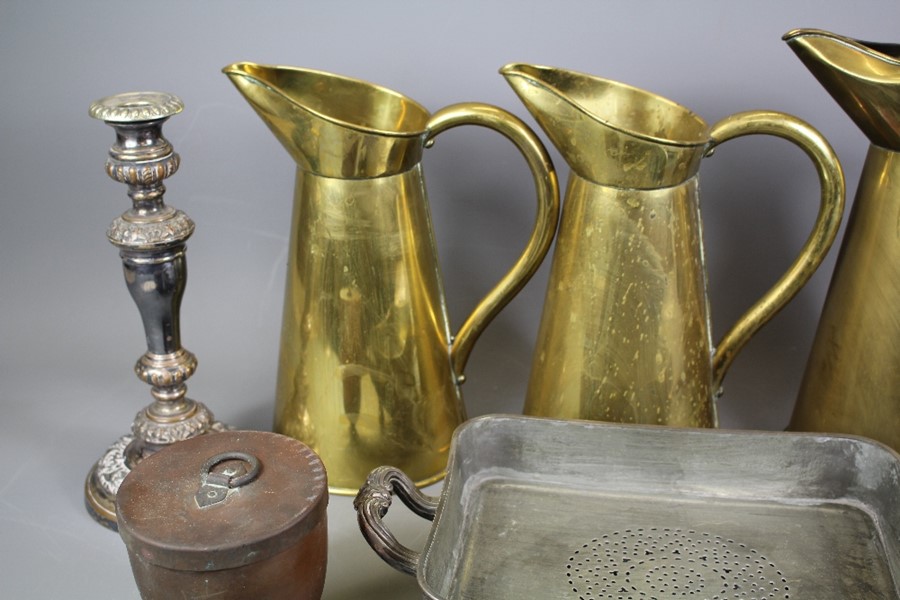 Three Graduated Brass Cider Jugs - Image 2 of 3
