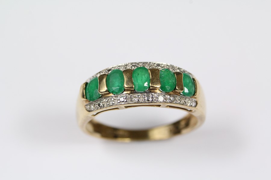 9ct Yellow Gold and Emerald Ring