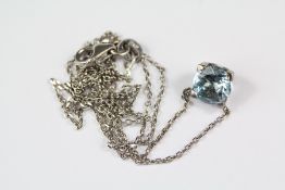 An 18ct White Gold Aquamarine Pendant Necklace