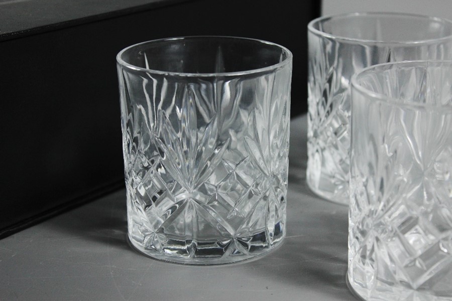 An Argyle Fine Cut Crystal Whisky Decanter Set - Image 9 of 11