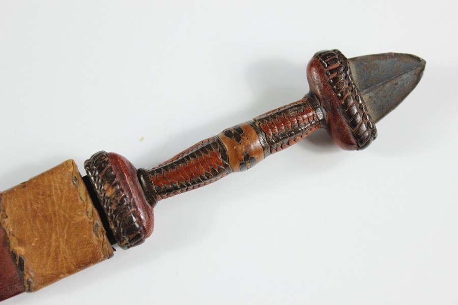 A North African Curved Dagger - Image 2 of 10