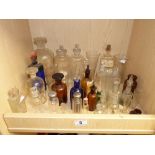 A QUANTITY OF VINTAGE MEDICINE BOTTLES