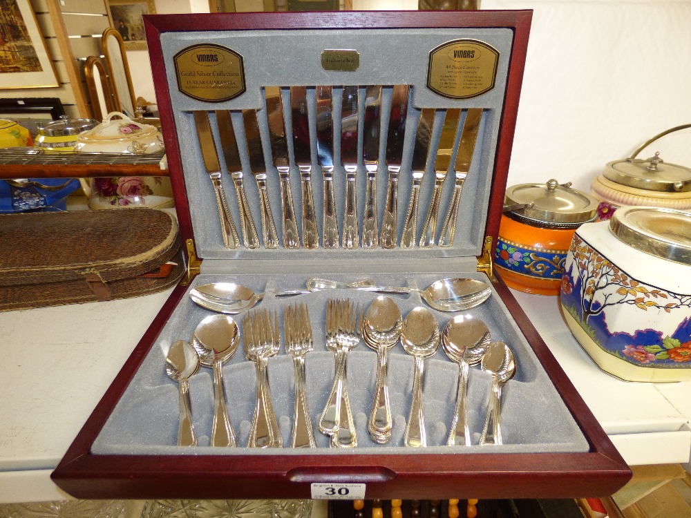 VINERS 44 PIECE CANTEEN OF CUTLERY