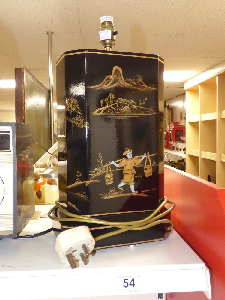 CHINOISERIE DECORATED TABLE LAMP