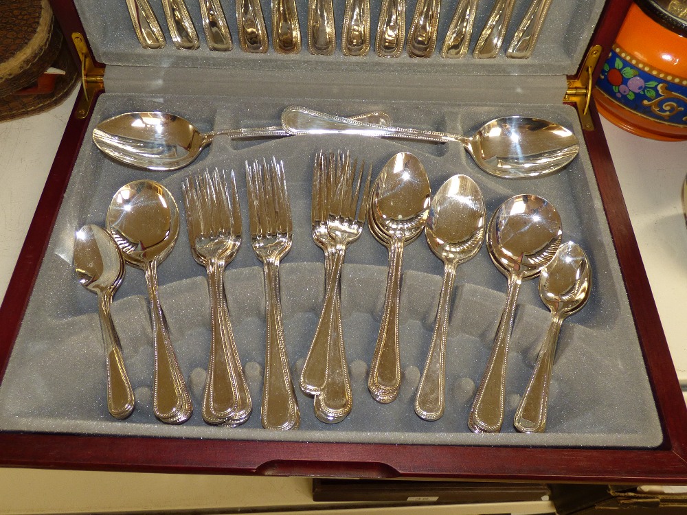 VINERS 44 PIECE CANTEEN OF CUTLERY - Image 3 of 3