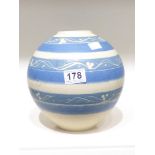 20TH CENTURY CERAMIC VASE 21 CMS