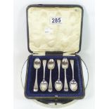 SET OF SIX BRIGHT CUT TEA SPOONS IN CASE, HALLMARKED BIRMINGHAM 1900/1901 - 77 GRAMS