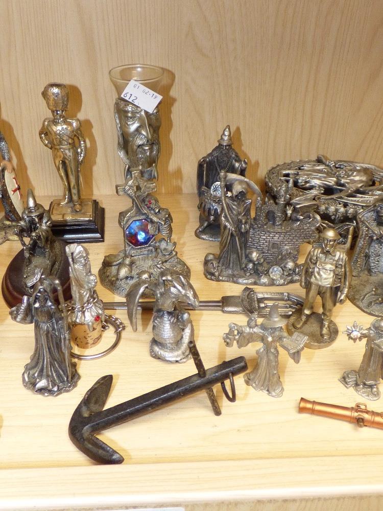 A LARGE QUANTITY OF METAL FANTASY FIGURES AND SOME OTHER MILITARY MINIATURE PIECES - Image 3 of 7