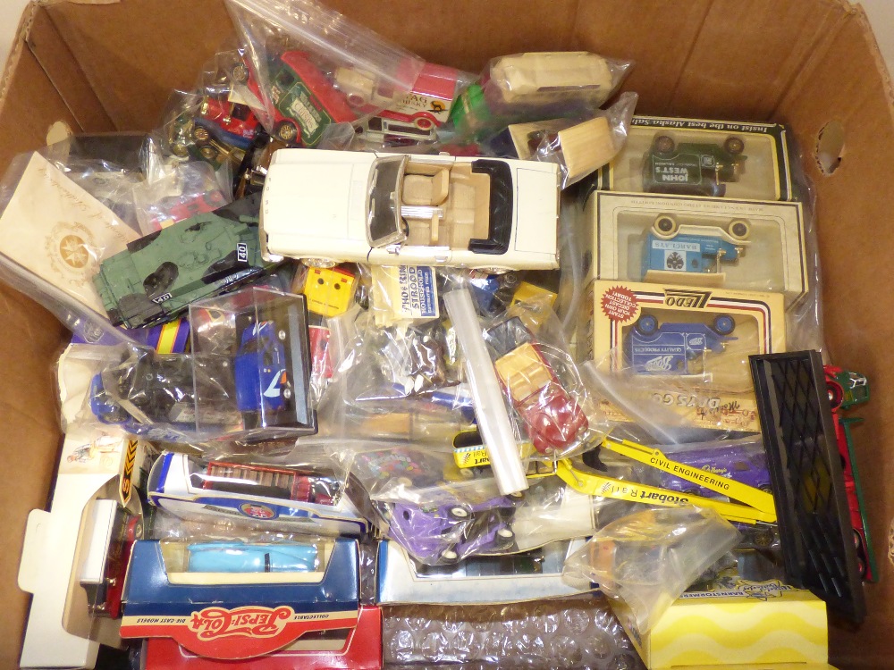 A BOXED DINKY SUPER TOY, MATCHBOX DIGGER AND A QUANTITY OF OTHER TOYS - Image 5 of 6