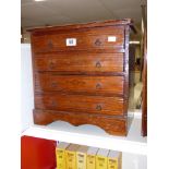 A LATE 19TH CENTURY FOUR DRAWER MAHOGANY APPRENTICE PIECE CHEST OF DRAWERS 40CM X 40CM