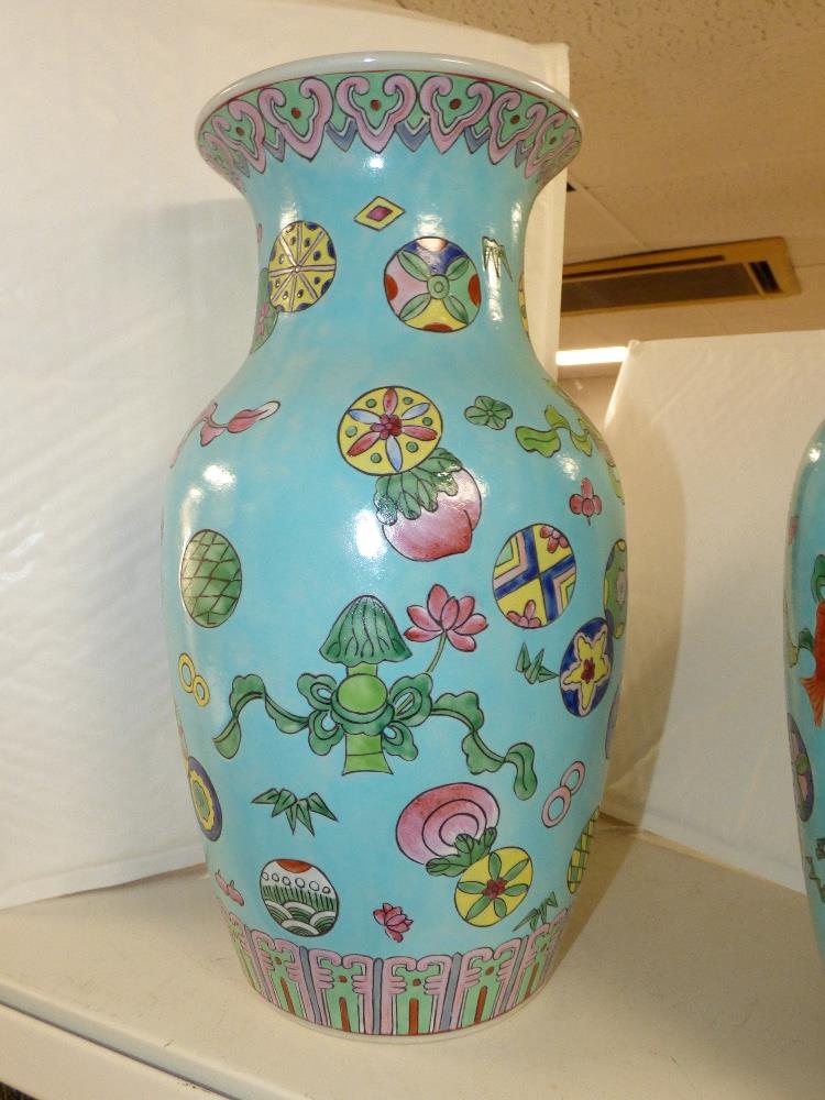 A PAIR OF TURQUOISE GROUND ORIENTAL VASES 38CM TALL - Image 2 of 4