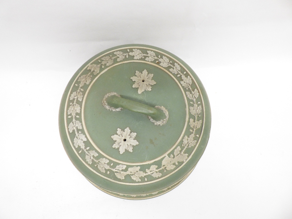 A WEDGWOOD GREEN AND WHITE JASPERWARE STILTON CHEESE DISH ON A STAND WITH RAISED DECORATION OF - Image 2 of 6