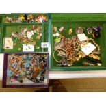 QUANTITY OF COSTUME JEWELLERY IN LEATHER BOX