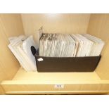 A LARGE QUANTITY OF 45 RPM VINYL RECORDS SINGLES INCLUDING 1960S AND 1970S