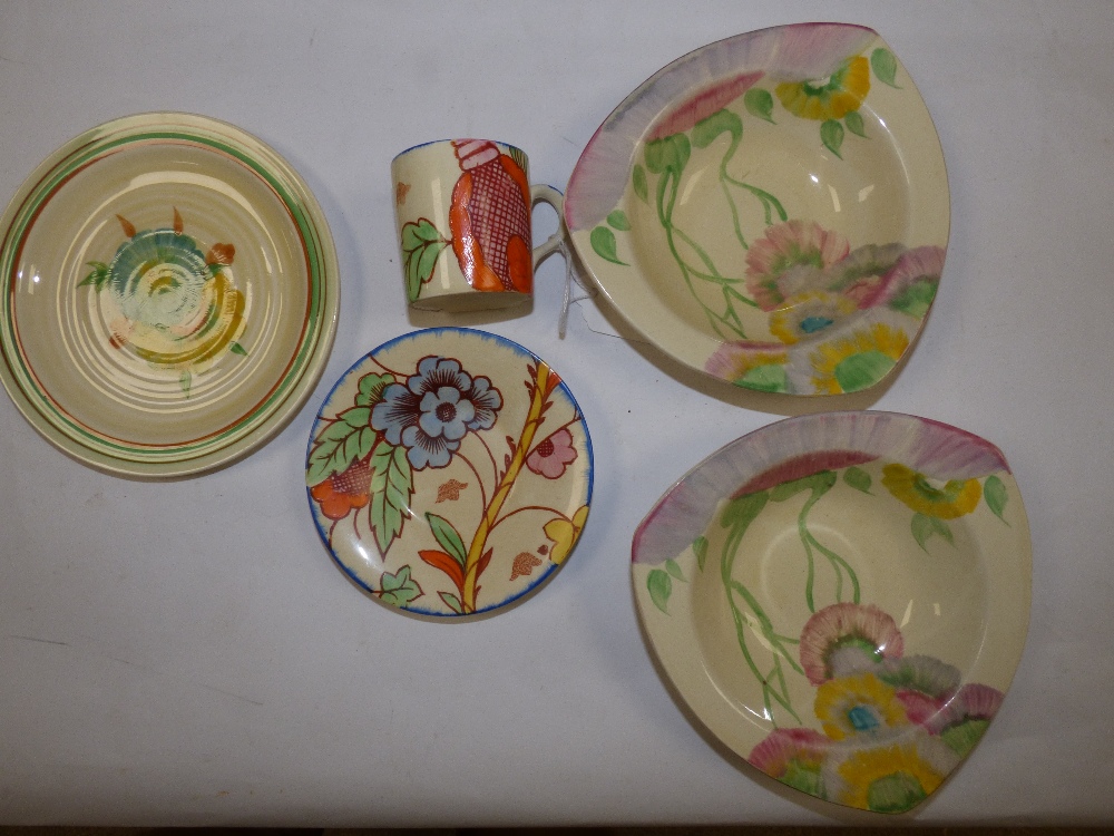 A QUANTITY OF ART DECO CERAMICS INCLUDING SOME CLARICE CLIFF AND OTHER ROYAL STAFFORDSHIRE - Image 6 of 7