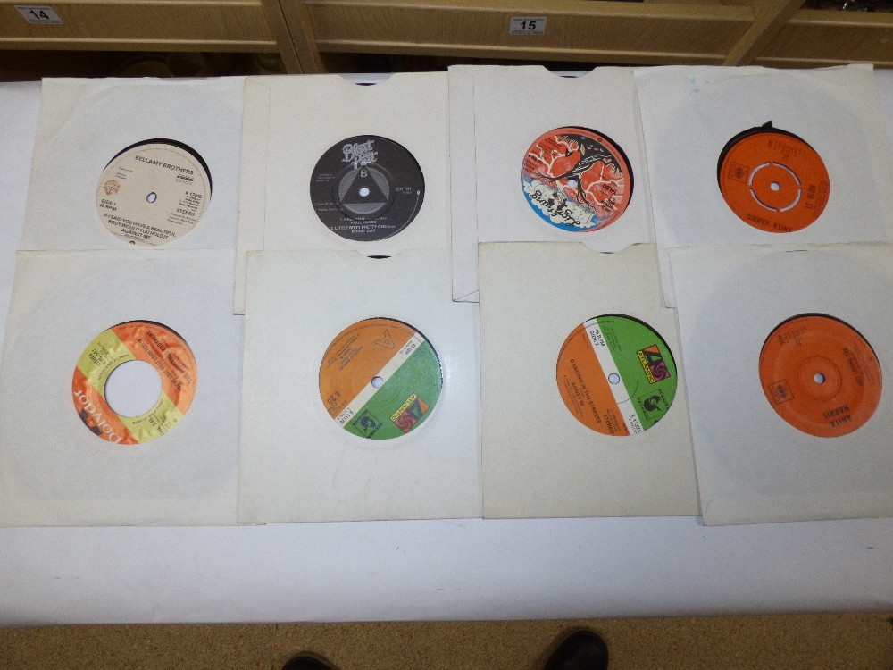 A LARGE QUANTITY OF 45 RPM VINYL RECORDS SINGLES INCLUDING 1960S AND 1970S - Image 4 of 5