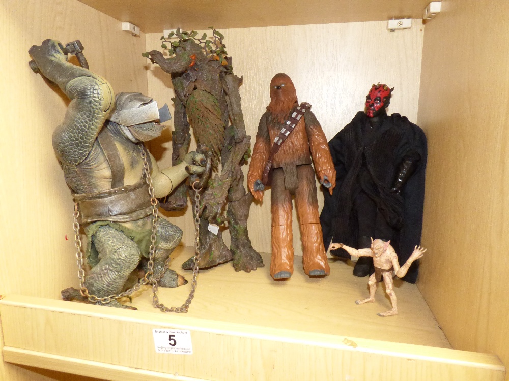 STAR WARS FIGURES, INCLUDING CHEWBACCA AND DARTH MAUL, ALSO INCLUDING MARVEL CHARACTERS - Image 2 of 2