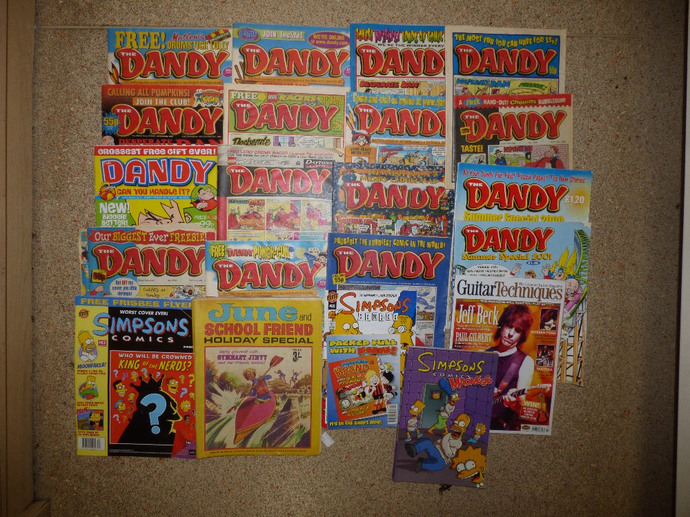 A QUANTITY OF VINTAGE BEANO AND DANDY COMICS 2000 - 2003 AND A TOY GUN - Image 4 of 4