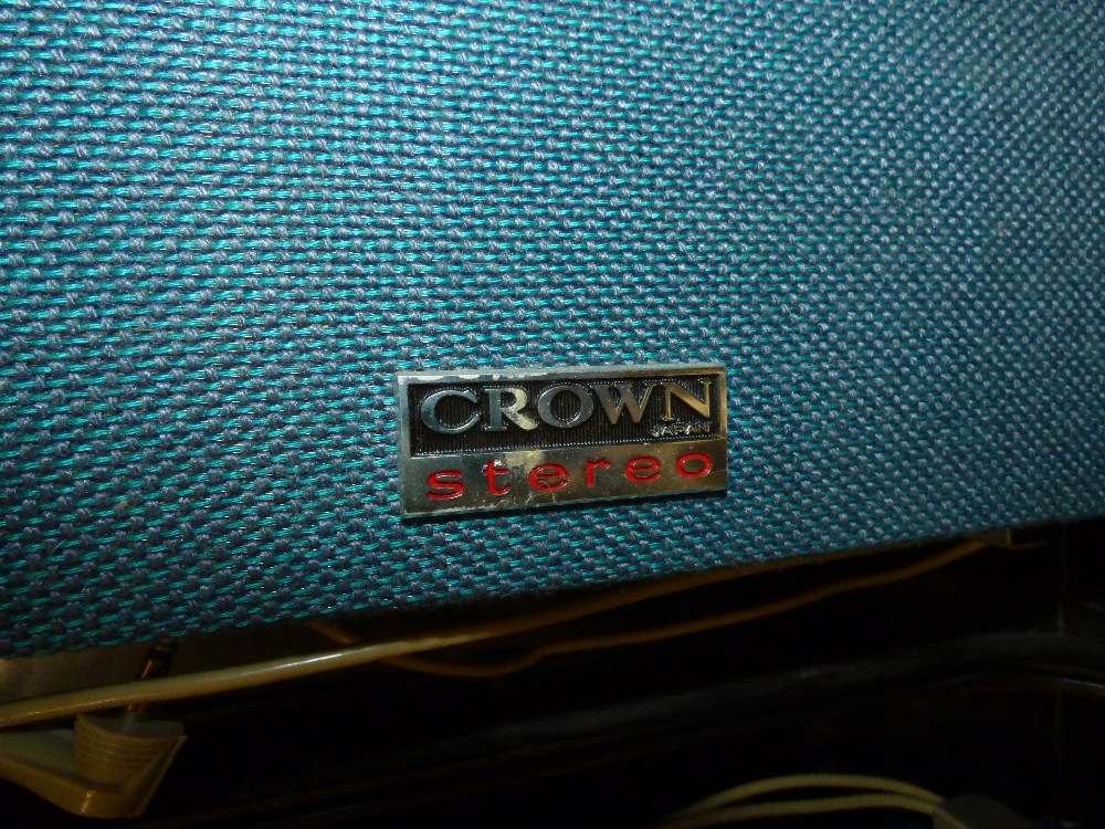 A CROWN VINTAGE PORTABLE STEREO PLAYER - Image 2 of 4