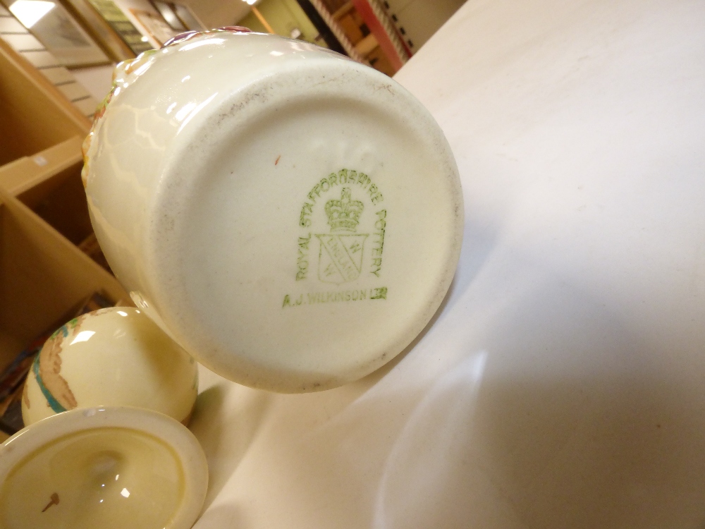 A QUANTITY OF ART DECO CERAMICS INCLUDING SOME CLARICE CLIFF AND OTHER ROYAL STAFFORDSHIRE - Image 4 of 7