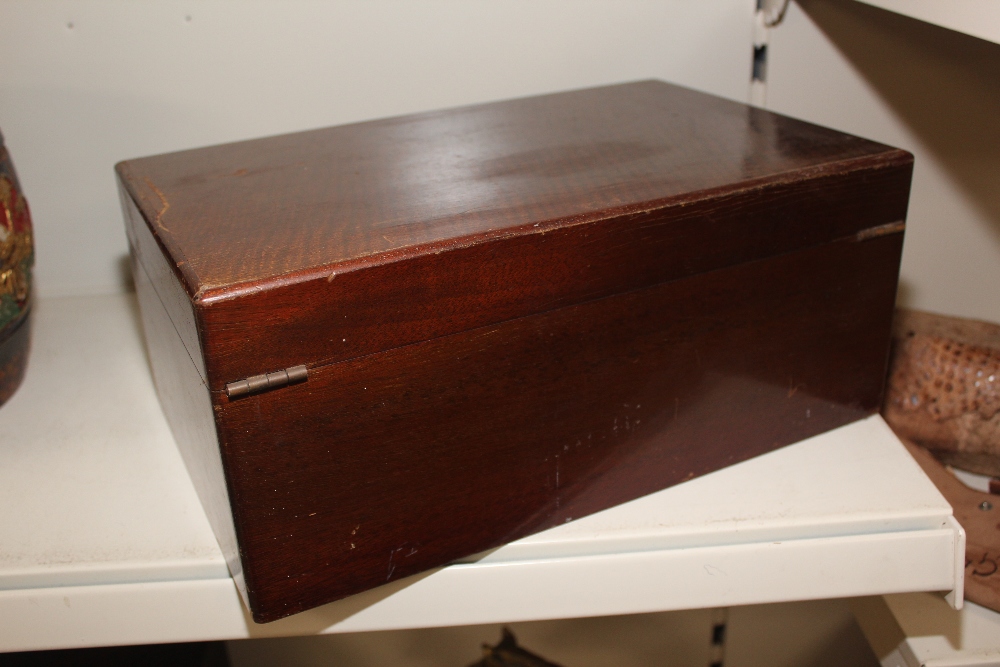 A HARDWOOD DUNHILL CIGAR HUMIDOR 35CM BY 22CM BY 15CM - Image 4 of 4