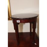 A VICTORIAN ROUND MAHOGANY OCCASIONAL SIDE TABLE