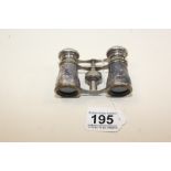 A PAIR OF CHEVALIER OF PARIS OPERA GLASSES, 9CM WIDE