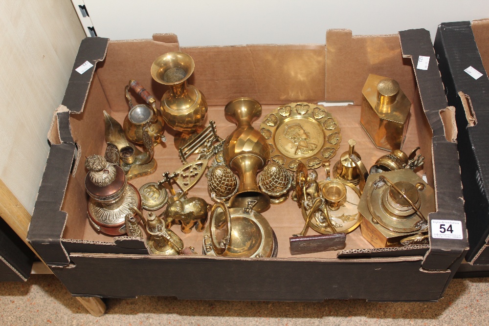 BOX OF MIXED BRASS ITEMS INCLUDING BRASS ELEPHANT