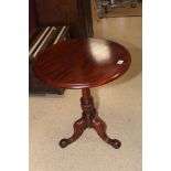 CARVED BASE PEDESTAL TABLE IN MAHOGANY