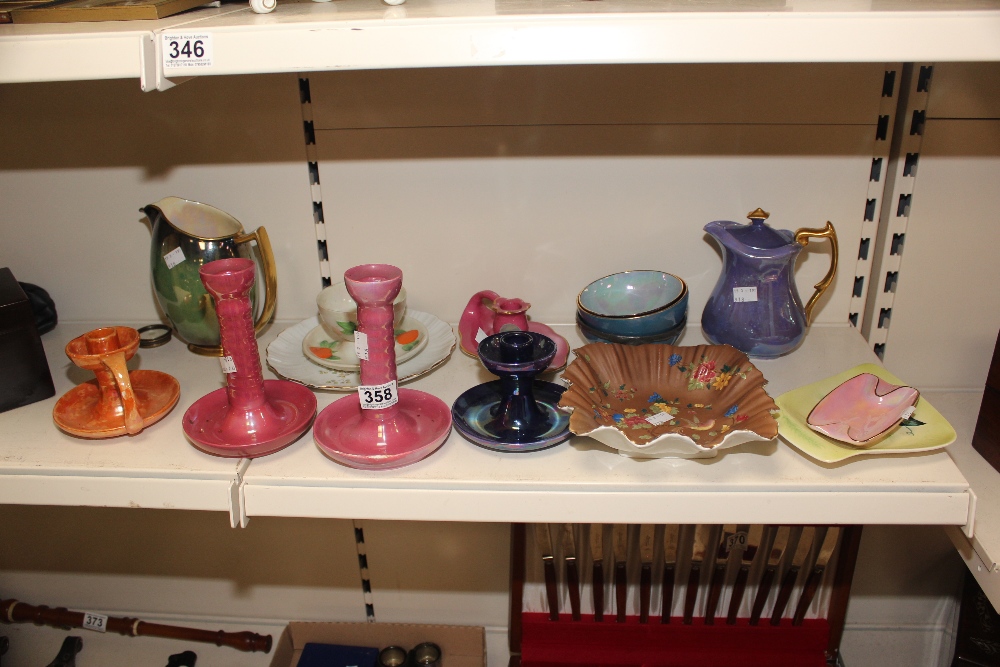 A QUANTITY OF CARLTON WARE INCLUDING A PAIR OF CANDLESTICKS A/F, A LUSTRE CHOCOLATE POT AND HARD