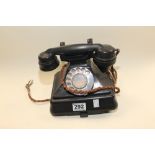 AN ORIGINAL VINTAGE GENERAL POST OFFICE BAKELITE TELEPHONE NO 164, 21CM WIDE