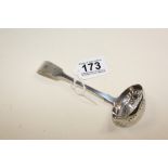 AN EARLY VICTORIAN SILVER SUGAR SIFTER SPOON, HALLMARKED LONDON 1844 BY CHAWNER & CO, 52G IN WEIGHT