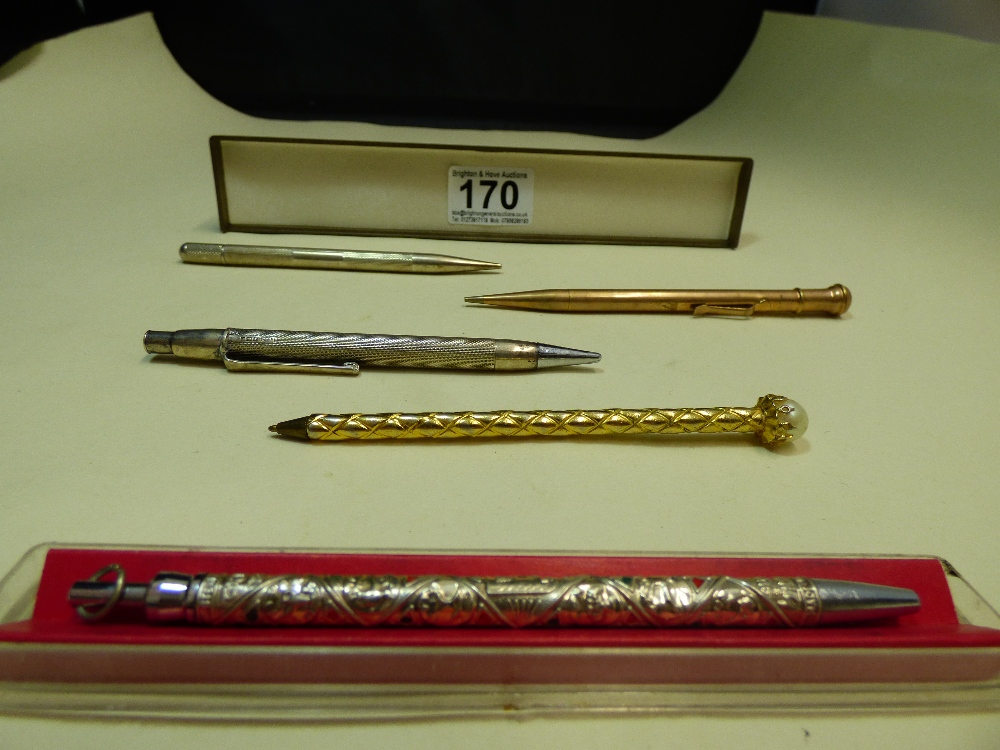 TWO HALLMARKED SILVER PENCILS WITH ENGINE TURNED DECORATION THROUGHOUT, TOGETHER WITH A ROLLED - Image 5 of 7