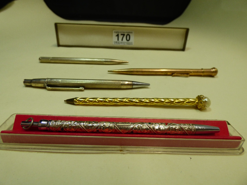 TWO HALLMARKED SILVER PENCILS WITH ENGINE TURNED DECORATION THROUGHOUT, TOGETHER WITH A ROLLED - Image 6 of 7