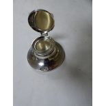 A LATE 20TH CENTURY SILVER CAPSTAN INKWELL, HALLMARKED SHEFFIELD 1995 BY CARR’S, 89G