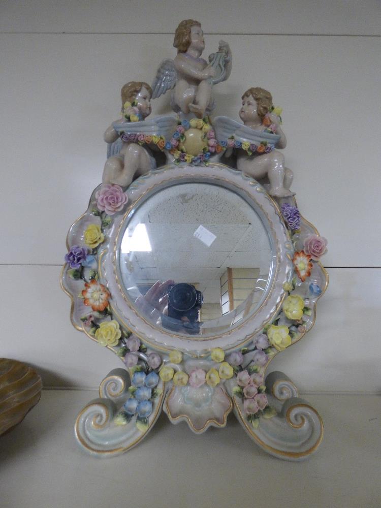 AN EARLY 20TH CENTURY CERAMIC MANTLE MIRROR IN THE MEISSEN STYLE, HIGHLY DECORATED THROUGHOUT WITH - Image 5 of 5
