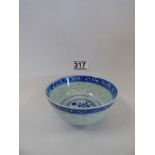 PRIVATE COLLECTION: AN EARLY 20TH CENTURY CHINESE PORCELAIN BLUE AND WHITE BOWL DECORATED WITH A