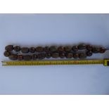 PRIVATE COLLECTION: A LATE 18TH/EARLY 19TH CENTURY SET OF SINO-TIBETAN BUDDHIST PRAYER BEADS, MADE