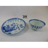 PRIVATE COLLECTION: A LATE 18TH CENTURY CHINESE PORCELAIN BLUE AND WHITE CUP AND SAUCER SET, BOTH