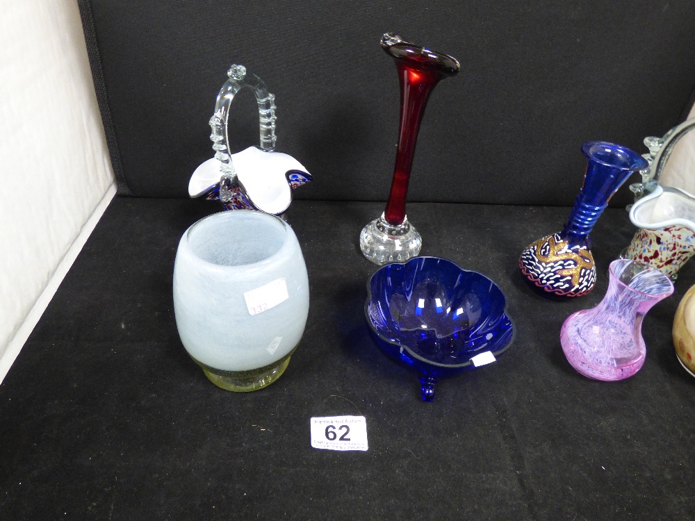 EIGHT PIECES OF ART GLASS, INCLUDING CAITHNESS POSY VASE, FOUR OTHER VASES AND MORE - Image 3 of 3