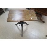 AN EARLY 20TH CENTURY HAND CRANK ADJUSTABLE OPTICIANS TABLE BY E.A HARDY & CO OPTICIANS CHICAGO, THE