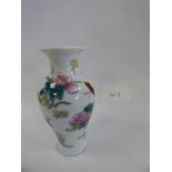 PRIVATE COLLECTION: A SMALL LATE 19TH/EARLY 20TH CENTURY FAMILLE ROSE SPILL VASE, 9CM HIGH