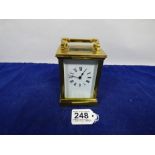 A 20TH CENTURY FRENCH BRASS CASED CARRIAGE CLOCK, THE WHITE ENAMEL DIAL WITH BLACK ROMAN NUMERALS