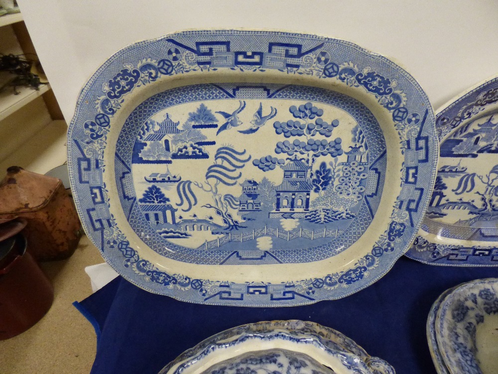 AN ASSORTMENT OF BLUE AND WHITE CERAMICS, INCLUDING TWO LIDDED TUREENS, MEAT PLATES ETC, ONE OF - Image 2 of 6