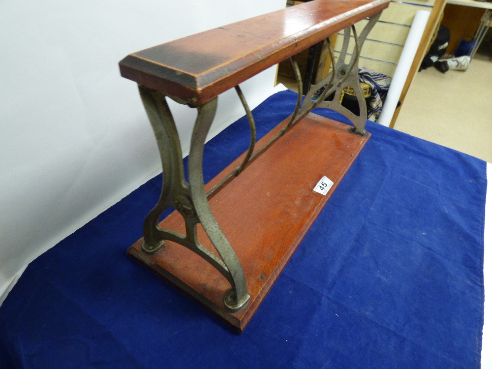 A 20TH CENTURY FRENCH WOOD AND METAL PAPER CUTTER, PLAQUE TO FRONT READS “DER PAPIERS ET FERON ET - Image 3 of 3