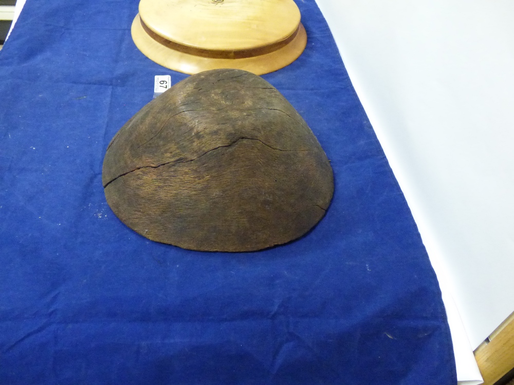 TWO 20TH CENTURY CERAMIC PLATES AND TWO WOODEN FRUIT BOWLS, 34CM WIDE - Image 7 of 7
