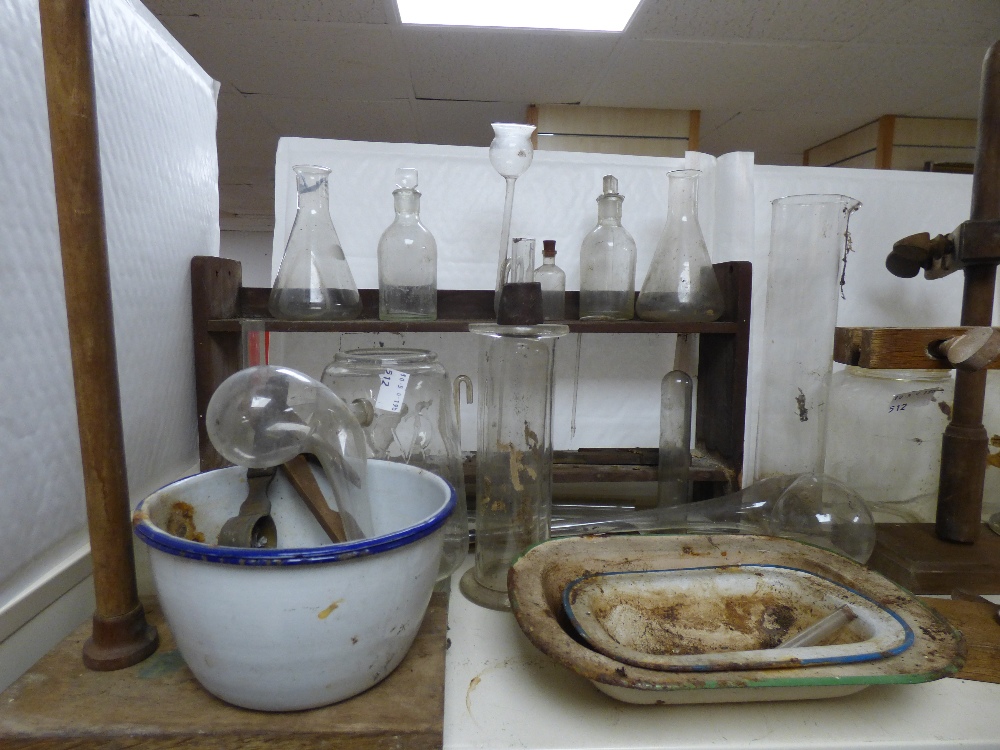 MISCELLANEOUS ITEMS INCLUDING GLASS CHEMISTRY BOTTLES, LARGE GLASS DOME AND ENAMEL DISHES - Image 2 of 6