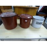 THREE VERY LARGE ENAMEL COOKING SOUP POTS, TWO WITH LIDS, LARGEST 37CM